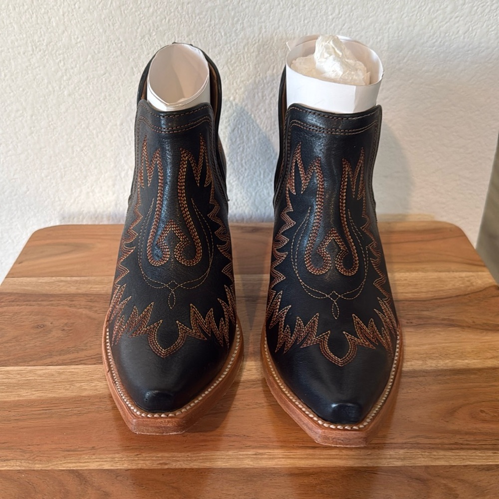 Ariat Dixon Booties - Brooklyn Black - FIRM